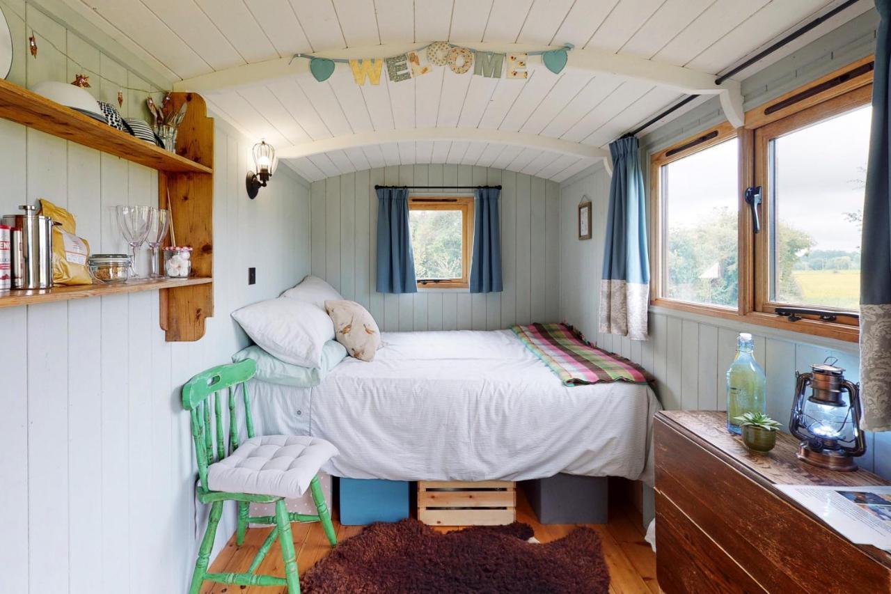엠스워스 Sindles Farm B&B 외부 사진